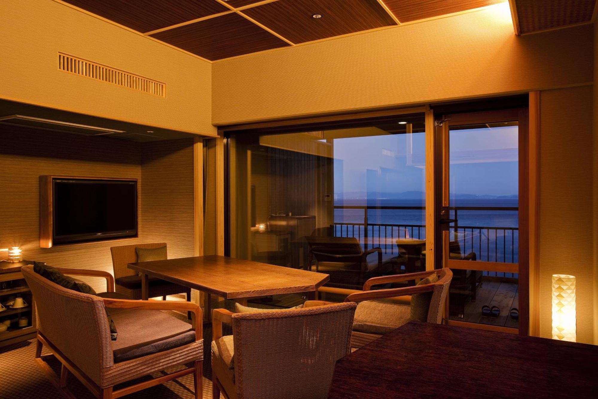 Hotel New Awaji Sumoto Екстериор снимка