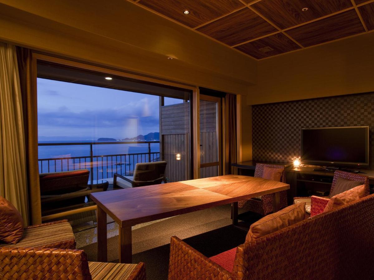 Hotel New Awaji Sumoto Екстериор снимка